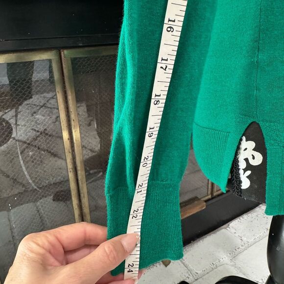 J. Crew Women Sweater Green Medium Merino Wool Blend VNeck Pullover Long Sleeve - Picture 4 of 8